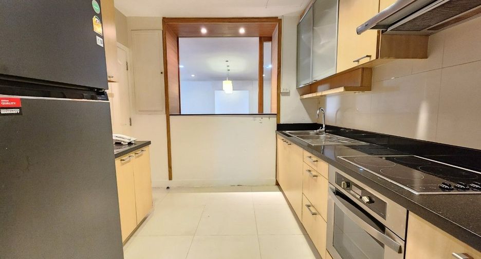 For rent 3 bedrooms apartment in Khlong Toei, Bangkok