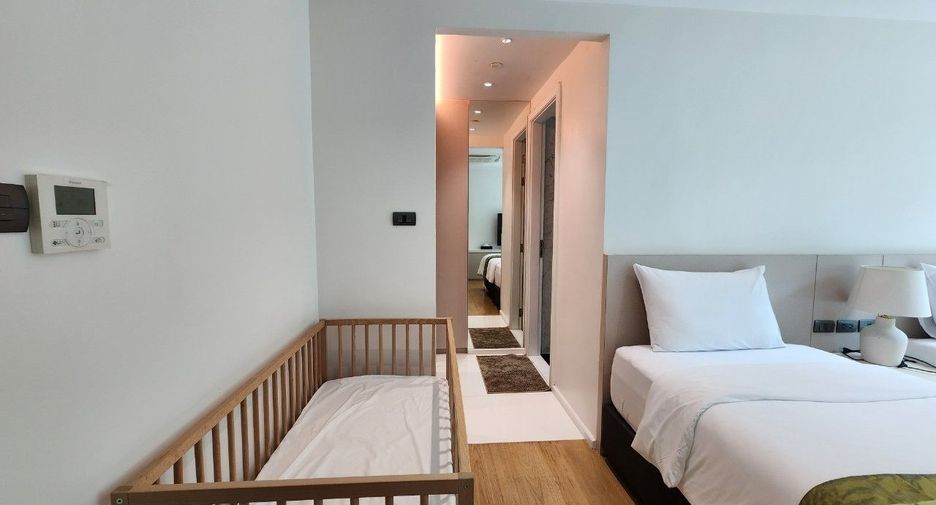 For rent 4 bedrooms apartment in Khlong Toei, Bangkok