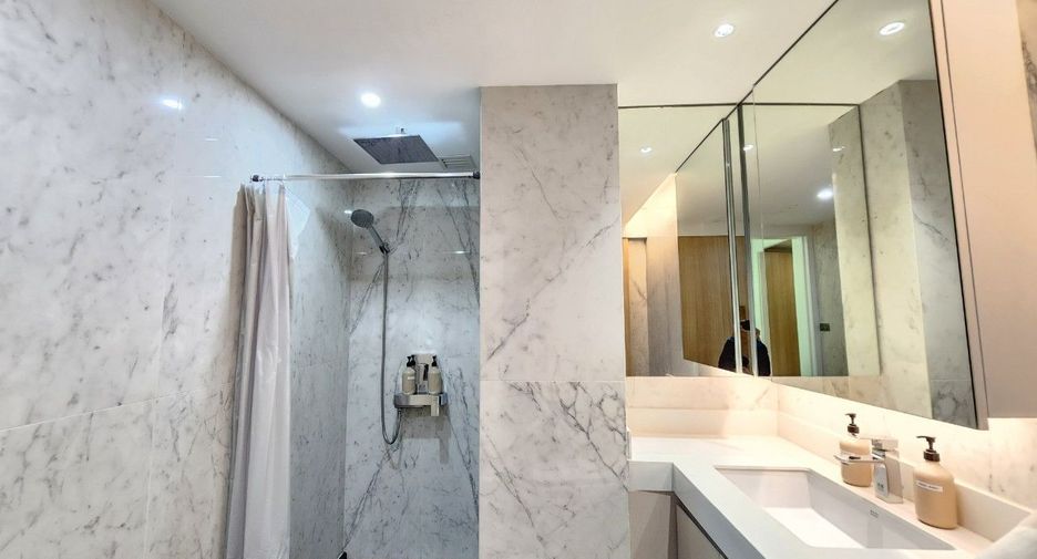 For rent 4 bedrooms apartment in Khlong Toei, Bangkok