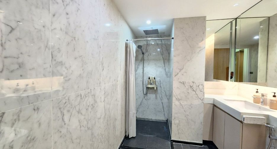 For rent 4 bedrooms apartment in Khlong Toei, Bangkok