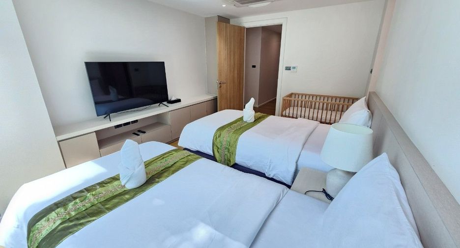 For rent 4 bedrooms apartment in Khlong Toei, Bangkok