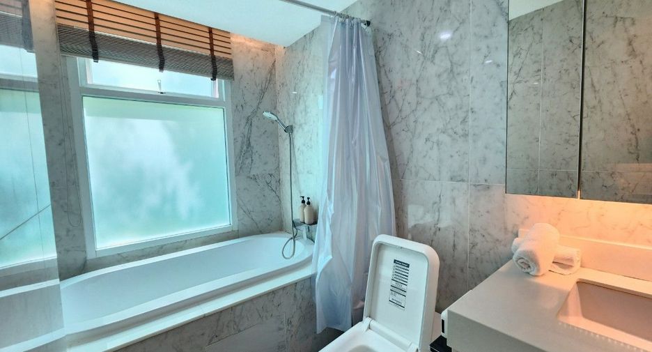 For rent 4 bedrooms apartment in Khlong Toei, Bangkok