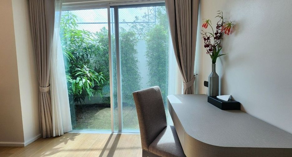 For rent 4 bedrooms apartment in Khlong Toei, Bangkok