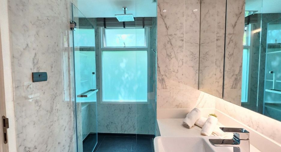 For rent 4 bedrooms apartment in Khlong Toei, Bangkok