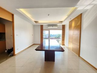 À louer 3 chambres appartement à Bang Rak, Bangkok
