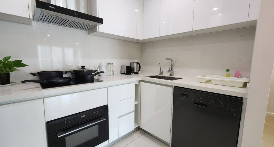 For rent 2 bedrooms apartment in Khlong Toei, Bangkok