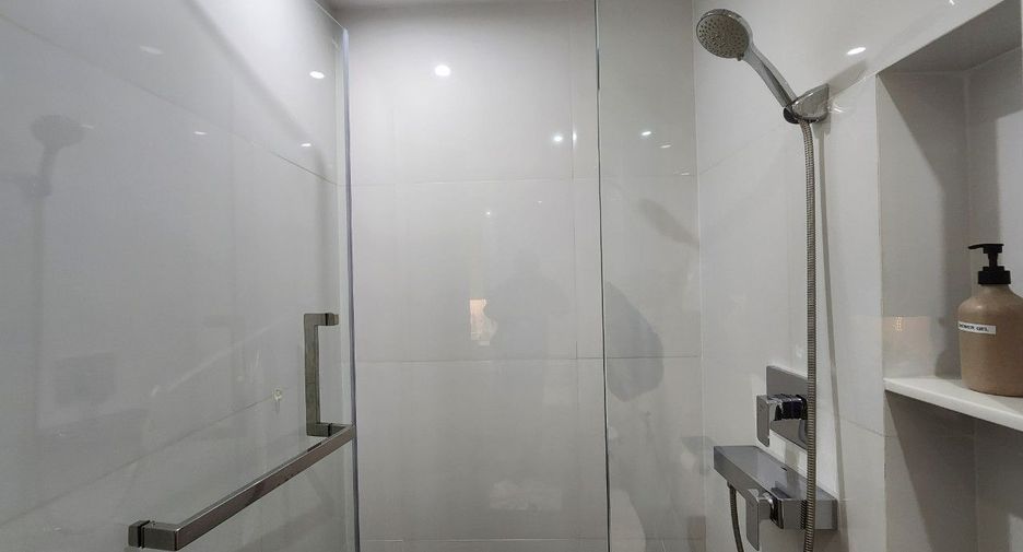 For rent 2 bedrooms apartment in Khlong Toei, Bangkok