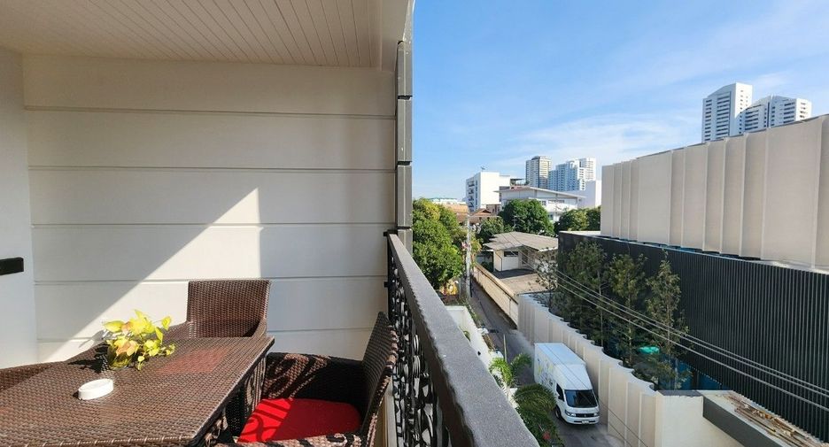 For rent 2 bedrooms apartment in Khlong Toei, Bangkok