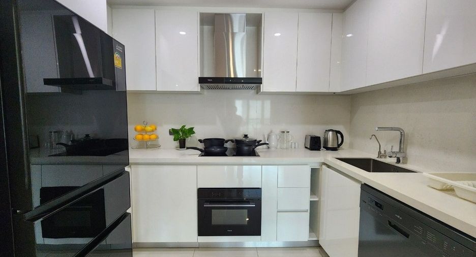 For rent 2 bedrooms apartment in Khlong Toei, Bangkok