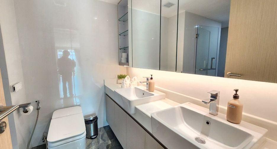 For rent 2 bedrooms apartment in Khlong Toei, Bangkok