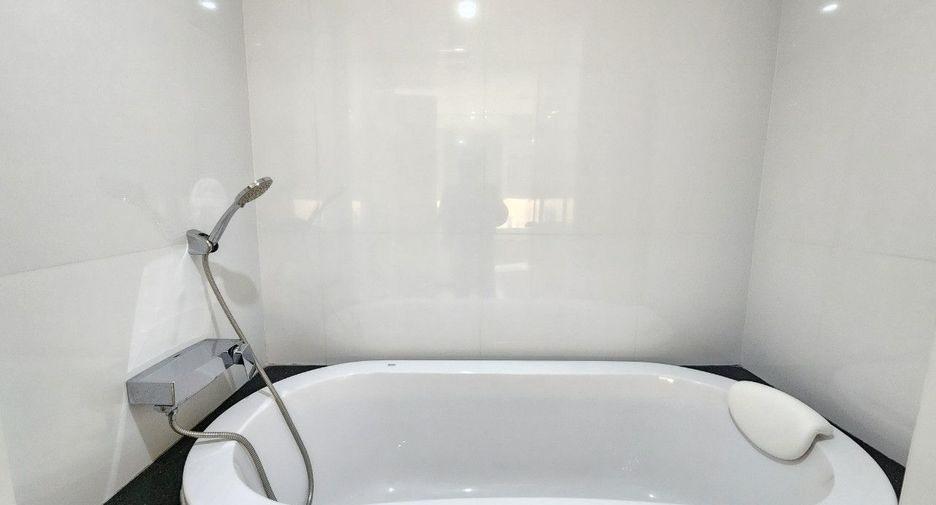 For rent 2 bedrooms apartment in Khlong Toei, Bangkok