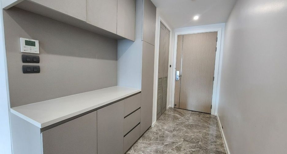 For rent 2 bedrooms apartment in Khlong Toei, Bangkok