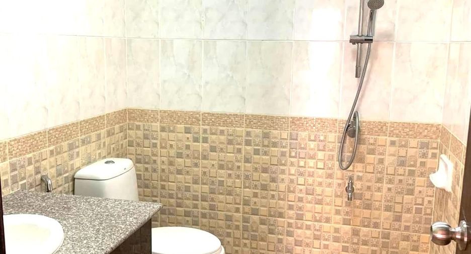 Haus zur Miete mit 3 Zimmer in Bang Lamung, Chonburi
