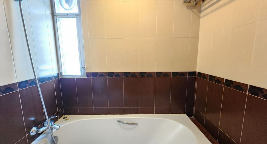 Apartamento en alquiler de 3 habitaciones en Bang Rak, Bangkok
