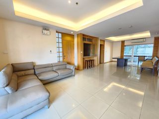 À louer 3 chambres appartement à Bang Rak, Bangkok