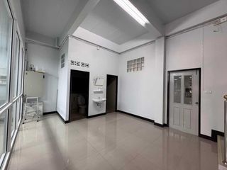 For sale 3 bed retail Space in Ban Bueng, Chonburi