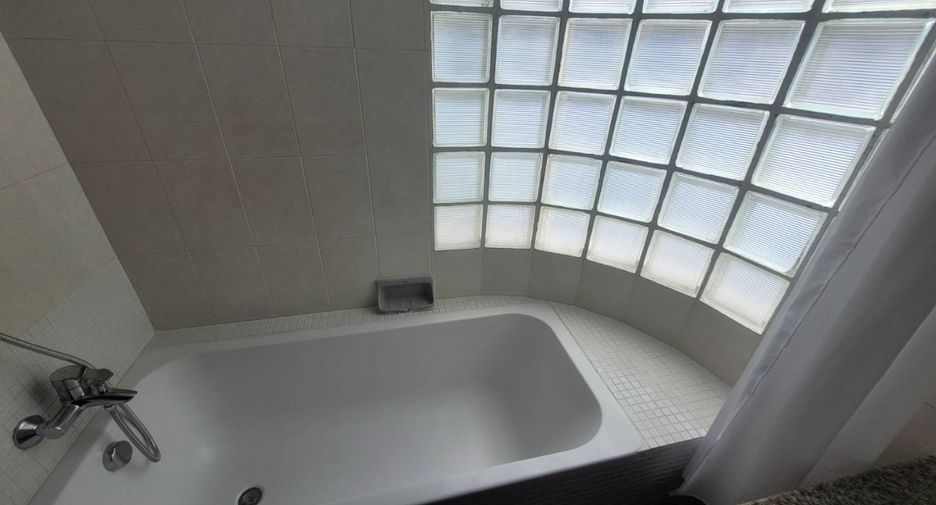 Apartamento en alquiler de 2 habitaciones en Khlong Toei, Bangkok