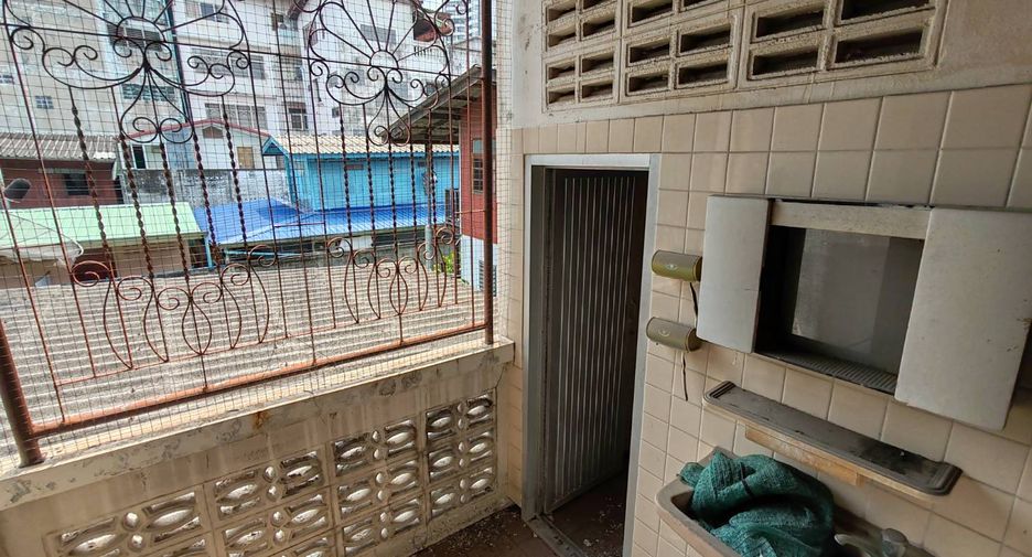 For sale 2 bedrooms retail Space in Khlong San, Bangkok