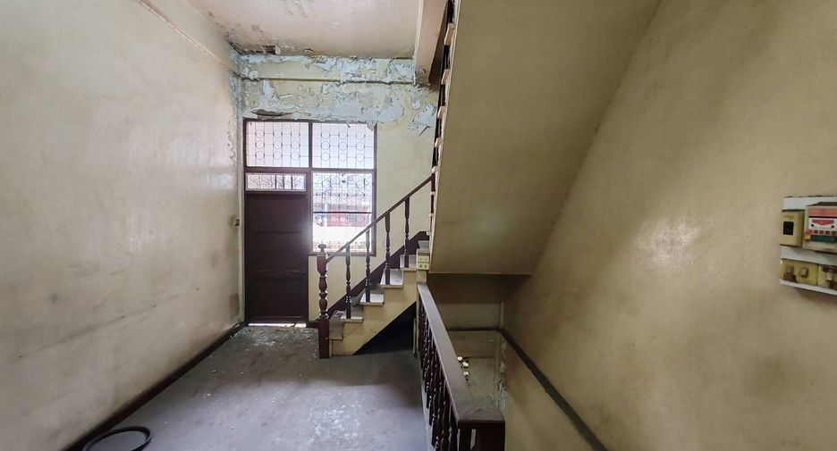 For sale 2 bedrooms retail Space in Khlong San, Bangkok