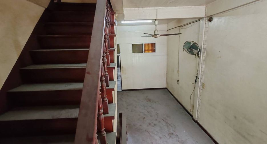 For sale 2 bedrooms retail Space in Khlong San, Bangkok