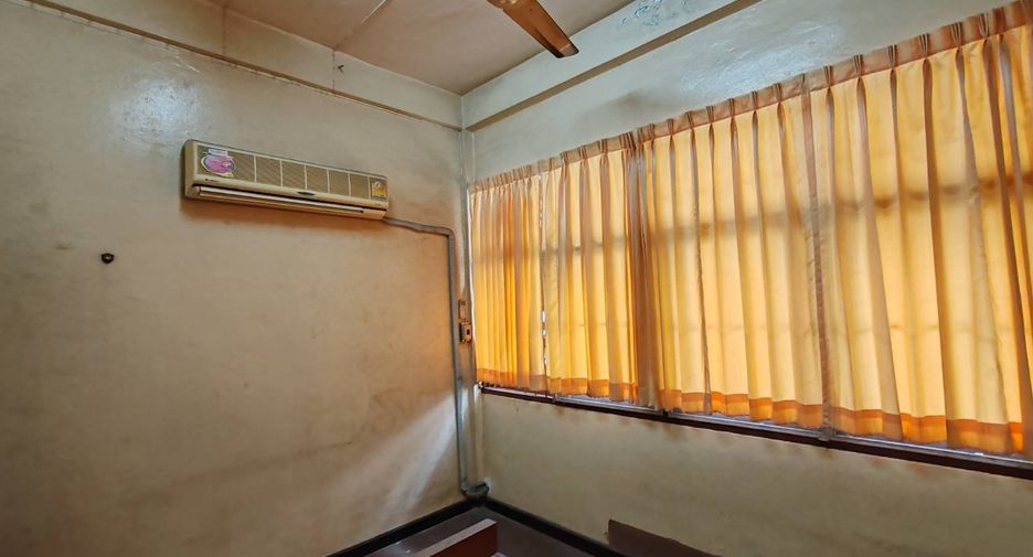 For sale 2 bedrooms retail Space in Khlong San, Bangkok