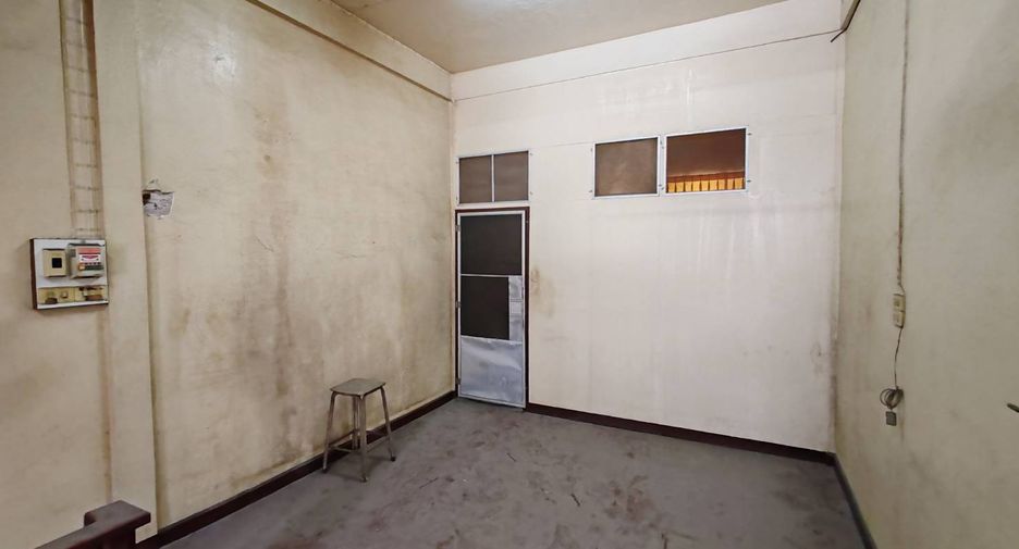 For sale 2 bedrooms retail Space in Khlong San, Bangkok