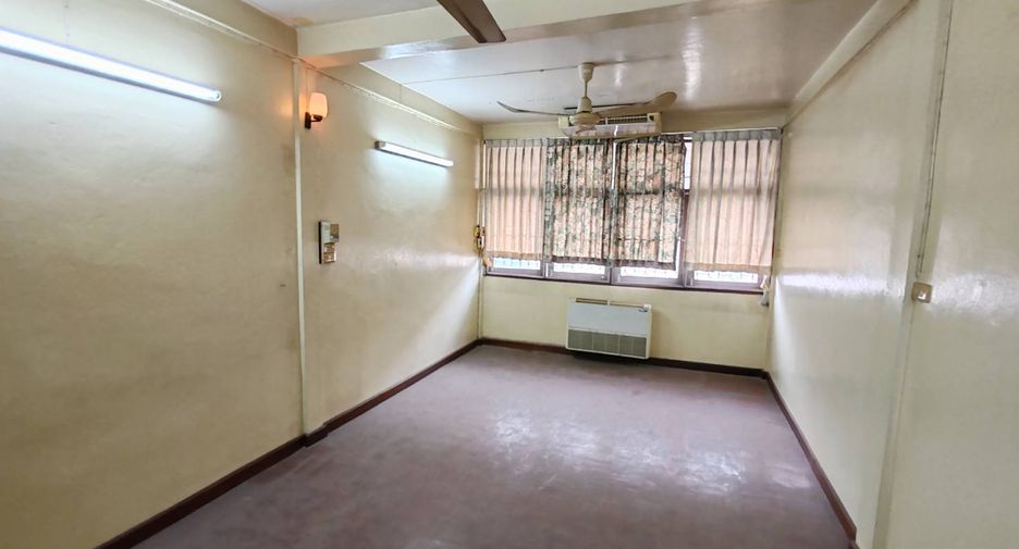 For sale 2 bedrooms retail Space in Khlong San, Bangkok