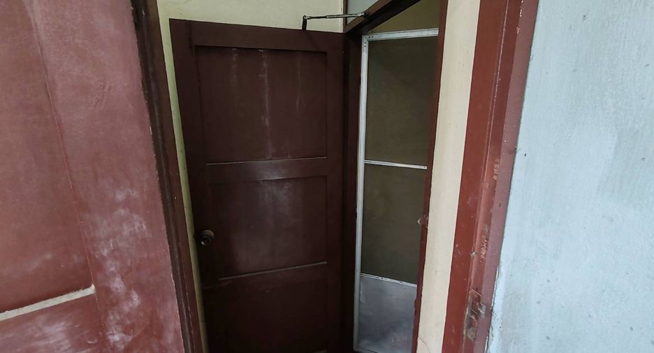 For sale 2 bedrooms retail Space in Khlong San, Bangkok