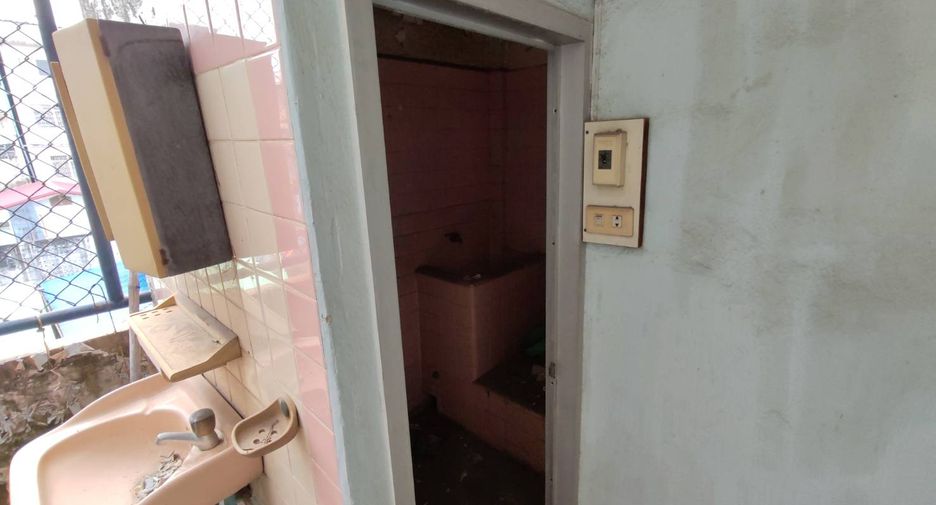 For sale 2 bedrooms retail Space in Khlong San, Bangkok