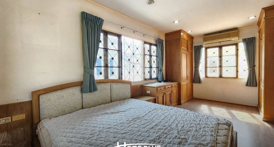 For sale 3 bedrooms house in Bang Khun Thian, Bangkok