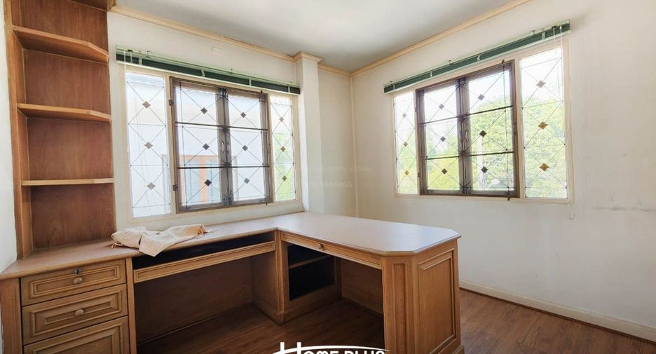 For sale 3 bedrooms house in Bang Khun Thian, Bangkok