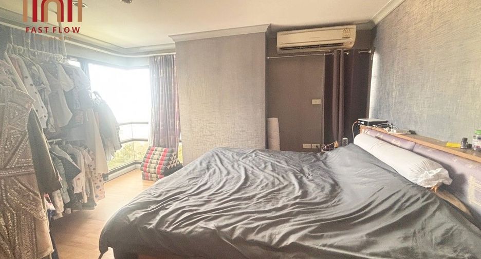 For sale 4 bedrooms condo in Yan Nawa, Bangkok