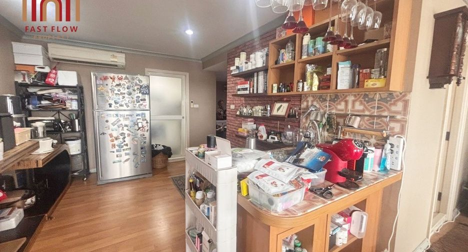 For sale 4 bedrooms condo in Yan Nawa, Bangkok