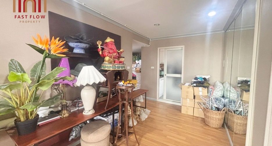 For sale 4 bedrooms condo in Yan Nawa, Bangkok