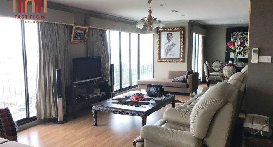 For sale 4 bedrooms condo in Yan Nawa, Bangkok