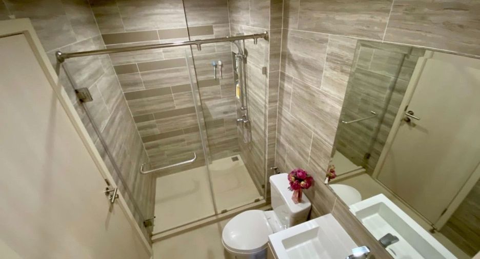 For sale 2 bedrooms condo in Huai Khwang, Bangkok