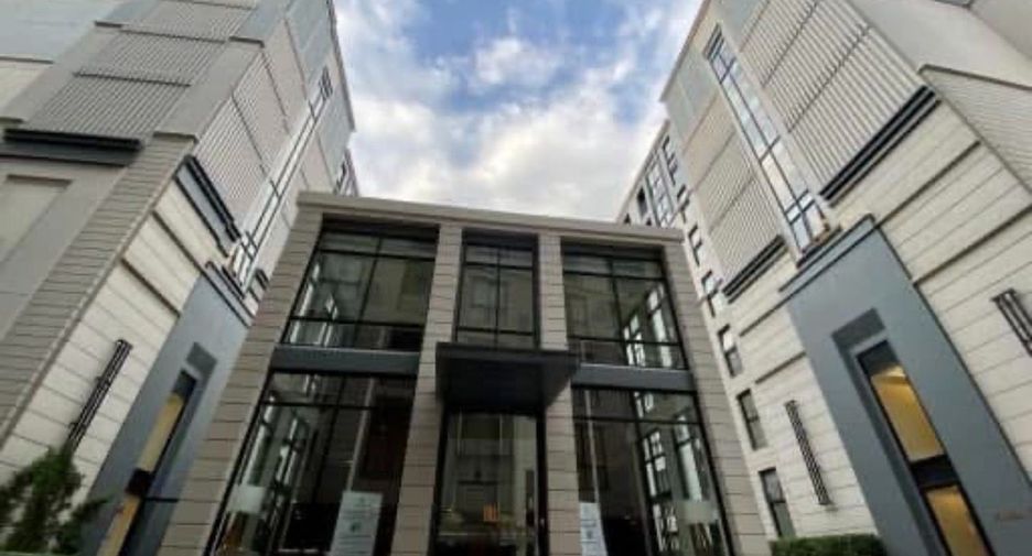 For sale 2 bedrooms condo in Huai Khwang, Bangkok