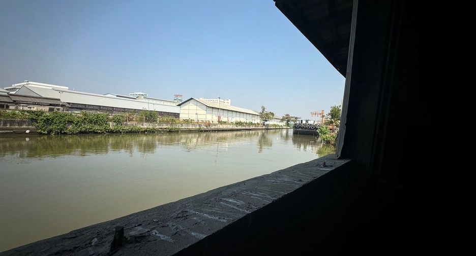 À vendre entrepôt à Phra Pradaeng, Samut Prakan