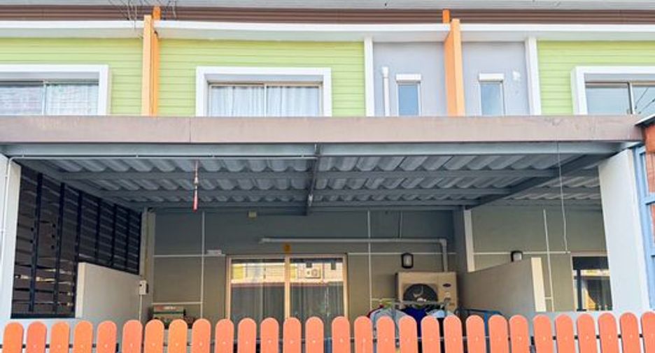 For sale 3 bedrooms townhouse in Phan Thong, Chonburi