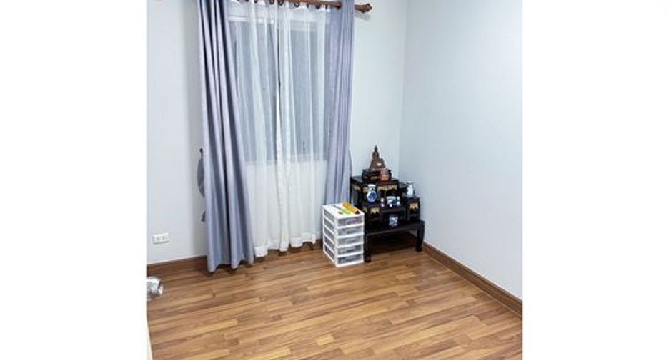 For sale 3 bedrooms townhouse in Phan Thong, Chonburi