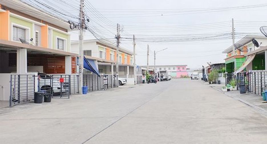 For sale 3 bedrooms townhouse in Phan Thong, Chonburi