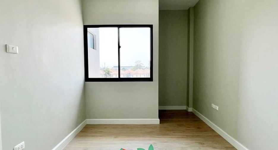For sale 3 ベッドルーム townhouse in Min Buri, Bangkok