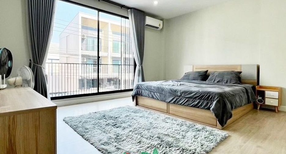 For sale 3 ベッドルーム townhouse in Min Buri, Bangkok