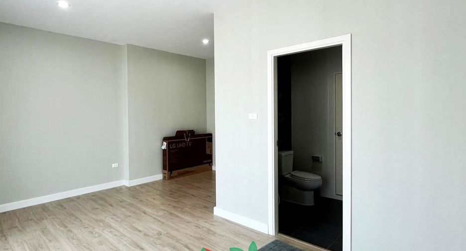 For sale 3 ベッドルーム townhouse in Min Buri, Bangkok