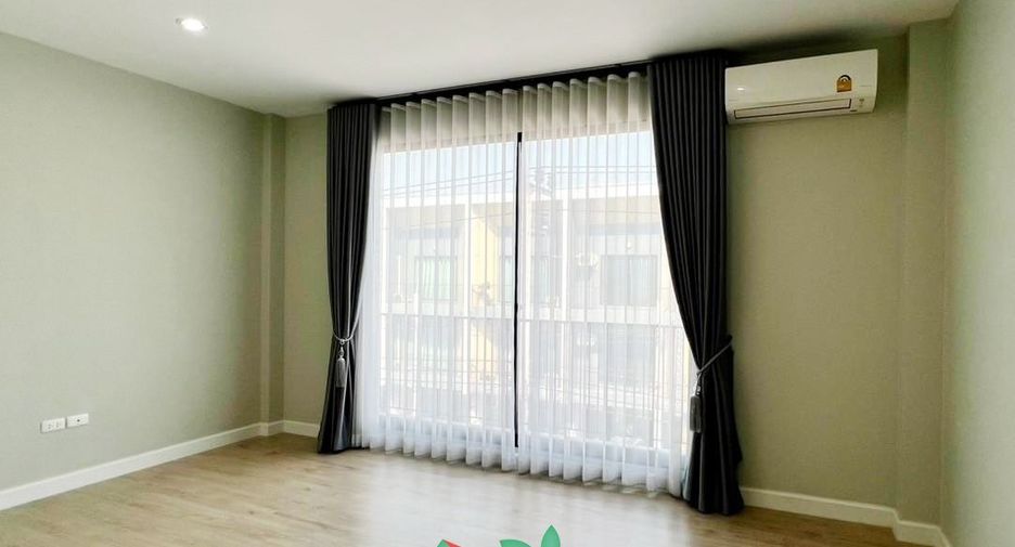 For sale 3 ベッドルーム townhouse in Min Buri, Bangkok
