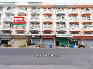 For sale 4 bedrooms retail Space in Sai Mai, Bangkok