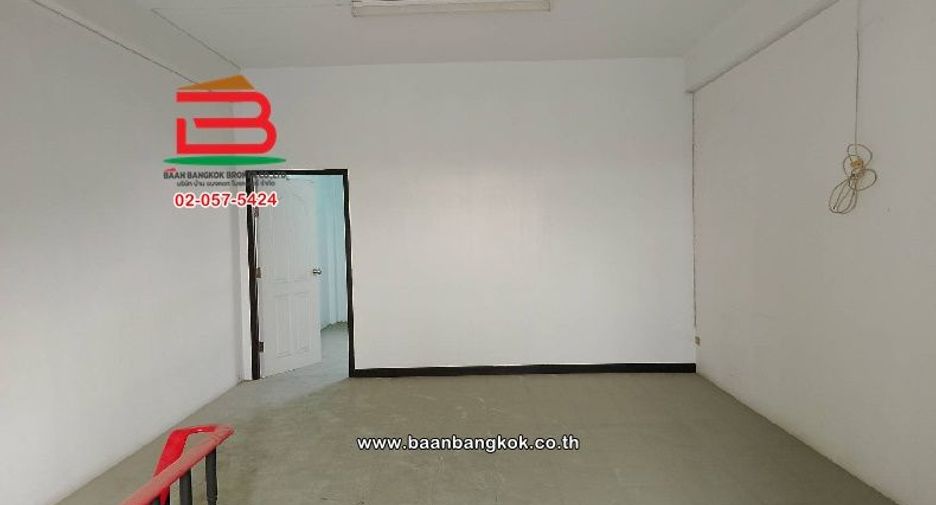 For sale 4 bedrooms retail Space in Sai Mai, Bangkok