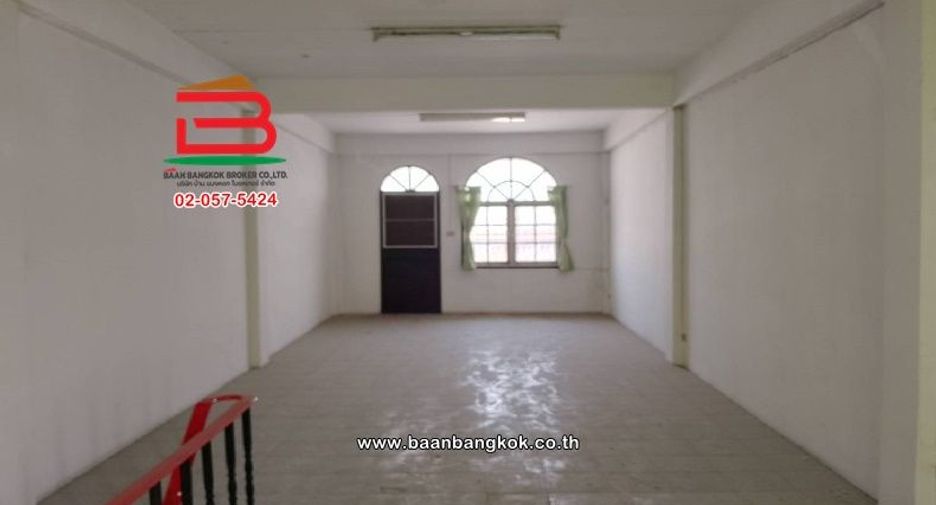 For sale 4 bedrooms retail Space in Sai Mai, Bangkok
