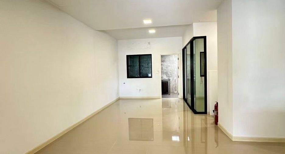 Casa adosada en venta de 4 habitaciones en Saphan Sung, Bangkok