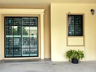 For sale 4 ベッドルーム townhouse in Saphan Sung, Bangkok